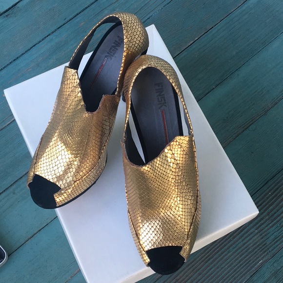 Gold Snakeskin Heels - Etsy Finsk platform gold faux snakeskin open toed pumps